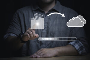 Wdrożenie skutecznej kopii zapasowej nie wymaga wiedzy technicznej — wystarczy kilka przemyślanych decyzji i konsekwencja w ich realizacji.